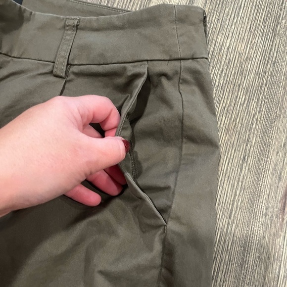 Express Ankle Pants Straight Leg Pleated Front Trousers  Pockets Green Size 14R - Picture 4 of 13